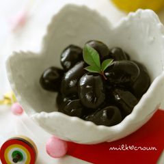 A picture of Kuromame Black Soybeans for Osechi.