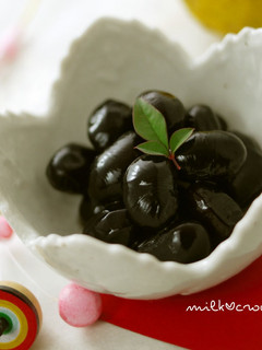A picture of Kuromame Black Soybeans for Osechi.