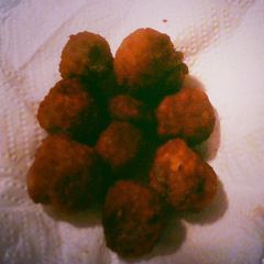 A picture of Cheesy Broccoli Bites.