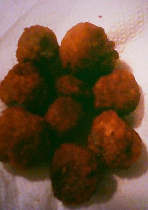 A picture of Cheesy Broccoli Bites.