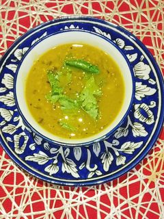 A picture of Bengali Style Masoor Dal.