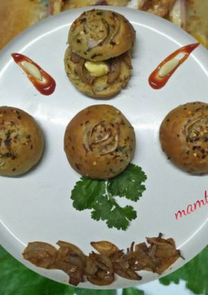 A picture of Onion Garlic Masala Pav.