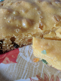 A picture of Tutti fruiti custard cake.