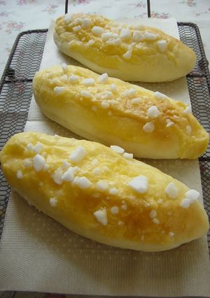 A picture of Cream Rolls with Choux Pastry Made In a Bread Maker.
