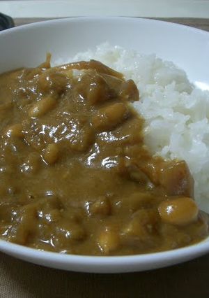 A picture of Curry with La France Pear.