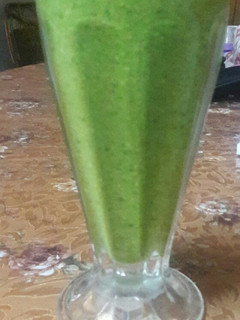 Una foto de Licuado verde espectacular!!!🍌🍃