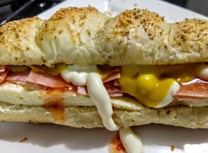 Una foto de BOCADILLO Con Pan de Orégano y Queso Parmesano...!