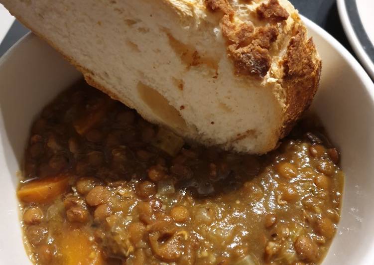 Lentil stew with crusty bread