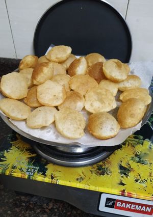 A picture of Gol Gappe.