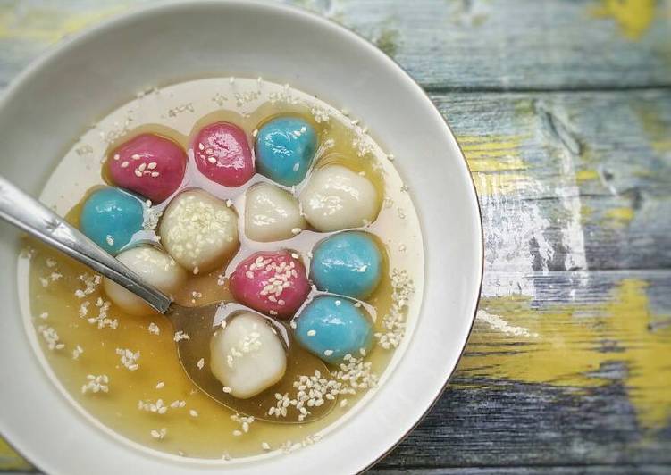 Tang yuan kuah jahe (wedang ronde)