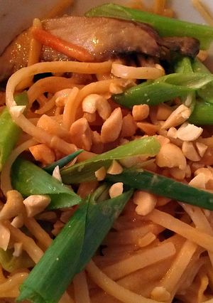 A picture of Rice noodles with spicy peanut sauce.