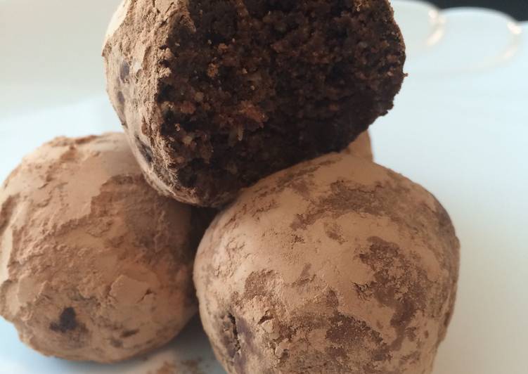 Steps to Make Quick Raw Chocolate Truffles
