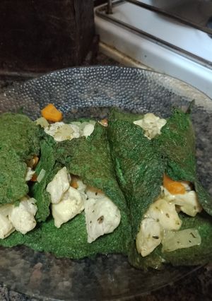 Una foto de Tacos de espinaca rellenos de pollo
