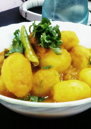 A picture of Dahi Aalu (curd potato).