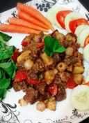 Beef stew served with fresh veggies