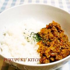 A picture of A Mild Dry Curry with Ketchup.