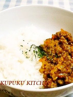 A picture of A Mild Dry Curry with Ketchup.