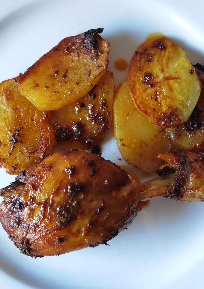 Una foto de Pollo con patatas en airfryer