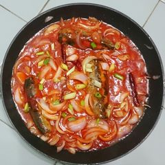 A picture of Sardine And Onion In Tomato Sauce.