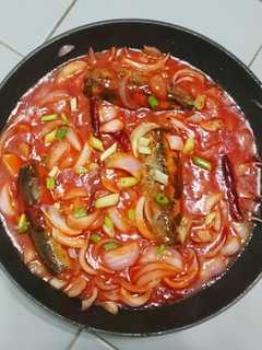 A picture of Sardine And Onion In Tomato Sauce.