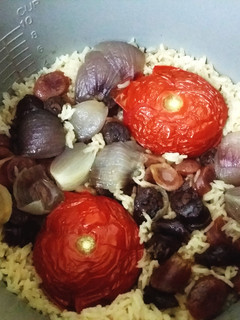 A picture of Tomato rice with Chinese sausage.