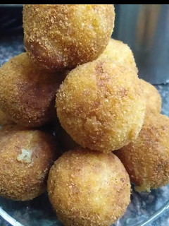 चीज़ बॉल्स (Cheese balls recipe in Hindi) रेसिपी मुख्य फोटो
