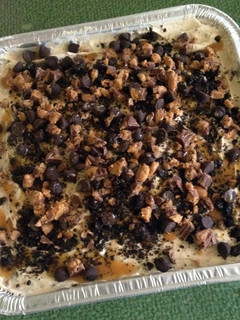 A picture of No-Bake Frozen Oreo/Reese's Pie.
