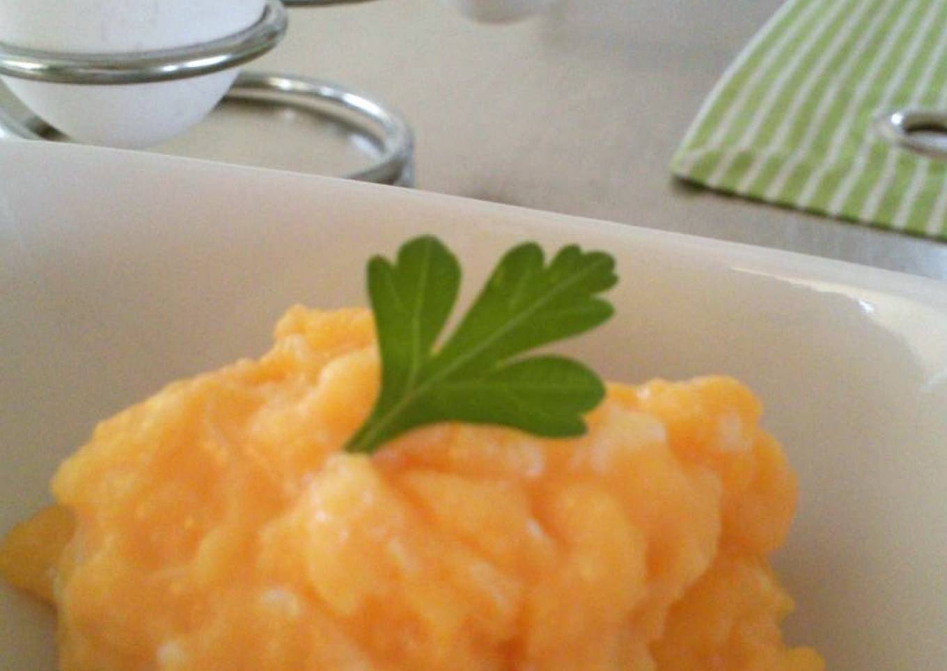 Hotel-style Scrambled Eggs