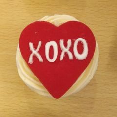 A picture of Valentine's day chocolate cupcake.