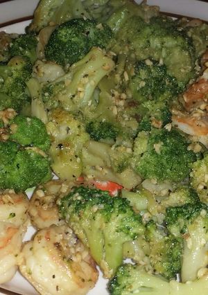 A picture of Simple Garlic & Lemon Pepper Shrimp with Broccoli.