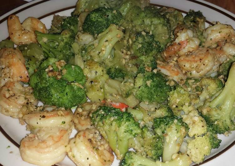 How to Prepare Homemade Simple Garlic &amp; Lemon Pepper Shrimp with Broccoli