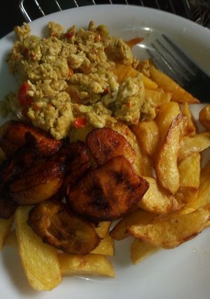A picture of Irish and plaitain with scramble eggs.