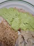 Filete de pescado con salsa de aguacate