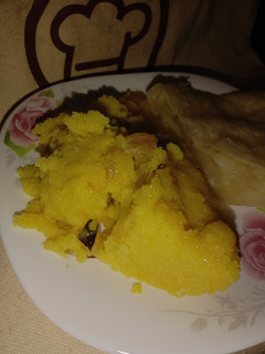 A picture of (زعفرانی حلوہ) Saffron Semolina.