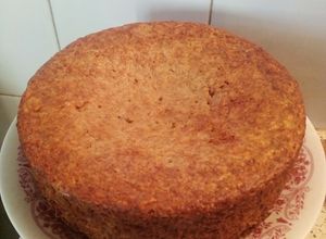Una foto de Torta con Frutas 🍊🍌🍎