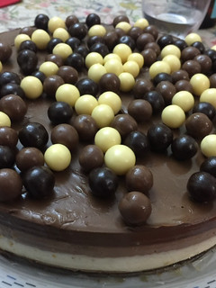 Una foto de Tarta tres chocolates 🍫