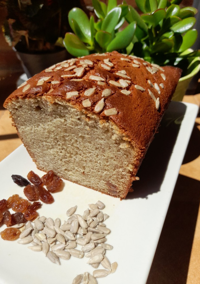 Una foto de Cake de plátanos, pasas y pipas