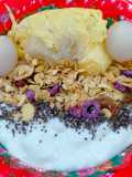 Sữa chua mix sầu riêng và ngũ cốc