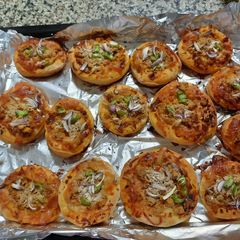A picture of Mini pizza 🍕.
