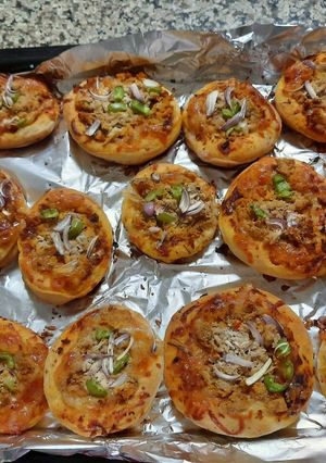 A picture of Mini pizza 🍕.