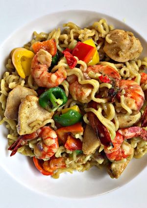 A picture of Seafood/Chicken Noodles Stirfry.