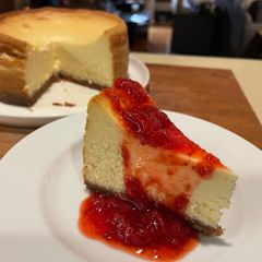 A picture of New York Cheesecake.