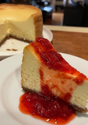 A picture of New York Cheesecake.