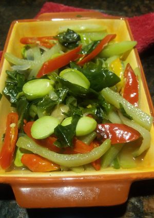 Foto resep Tumis labu siam daun mlinjo pete 😊