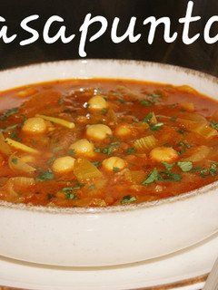 Una foto de Harira, sopa marroquí de legumbres 🍅 🧅🥣