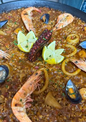 Una foto de Paella de mariscos 🦐 🍤