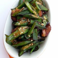 A picture of Okra With Roasted Pork.