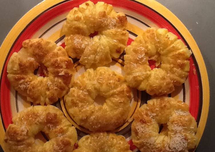 Pineapple Rings With Coconut