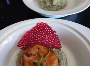 Una foto de Puré de Habas con Salmón a la plancha