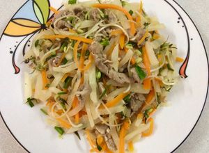 Hình của món Củ đậu (củ sắn) xào thăn heo.